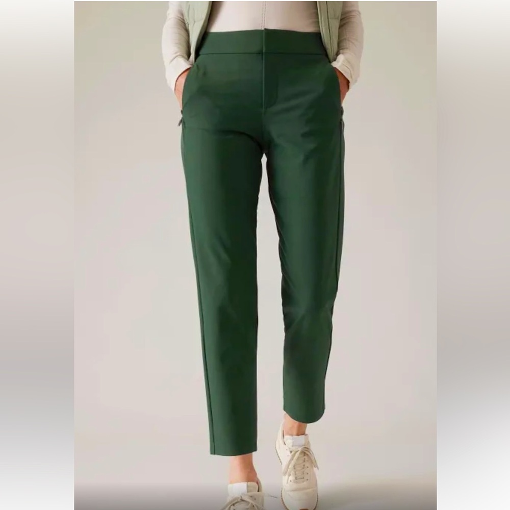 Athleta Stellar Trouser. New with tags on!